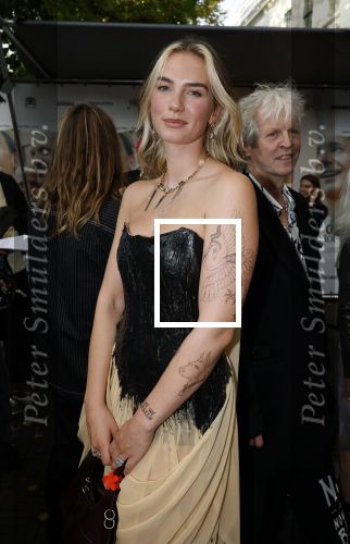 Den Haag 3 september 2025
Premiere Goldband in Pathe Buitenhof Den Haag . Maan met nep tatoo\'s