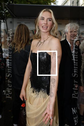 Den Haag 3 september 2025
Premiere Goldband in Pathe Buitenhof Den Haag . Maan met nep tatoo\'s