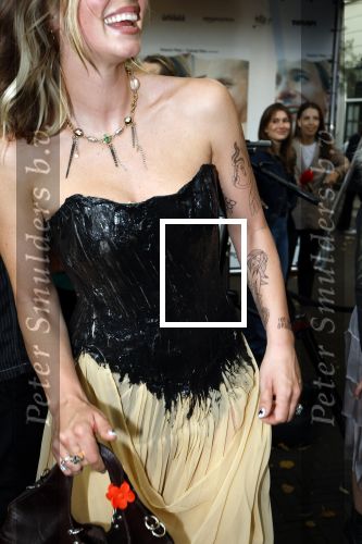 Den Haag 3 september 2025
Premiere Goldband in Pathe Buitenhof Den Haag . Maan met nep tatoo\'s