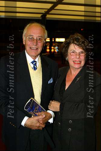Tilburg 13 oktober 2003

Premiere kunt u mij de weg naar hamelen vertellen...

Allard v d Scheer met vrouw

© Copyright: Fotopersbureau Peter Smulders BV