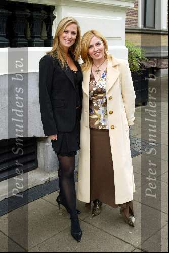 Amsterdam 6 oktober 2003

Beau Monde awards in het amstel hotel

Fabienne de Vries en Anita v d Hoeven

© Copyright: Fotopersbureau Peter Smulders BV