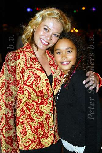 Amersfoort 12 oktober 2003

Premiere zeg ns Aa in de flint

Antje Monteiro met dochter

© Copyright: Fotopersbureau Peter Smulders BV