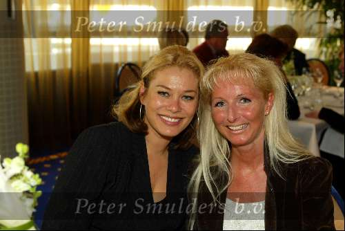 Scheveningen 30 september 2003
Society brunch in het holland casino scheveningen
Antje Monteiro en Annette Fafa