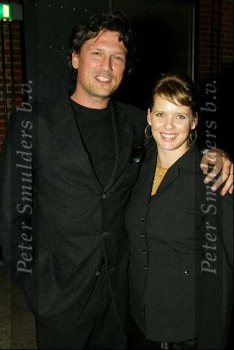 Amersfoort 12 oktober 2003

Premiere zeg ns Aa in de flint
Bas Westerweelmet  Babette v Veen en marloes flitsma met dochter
Peter Smulders bv