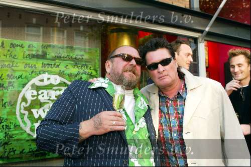 Amsterdam 12 oktober 2003

Expositie Ruud de Wild in amsterdam

Barry Hay en Henk Schiffmacher

© Copyright: Fotopersbureau Peter Smulders BV