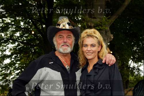 Hilversum 9 oktober 2003

Presentatie cd johnny hoes in wilschut

Ben Steneker met dochter

© Copyright: Fotopersbureau Peter Smulders BV