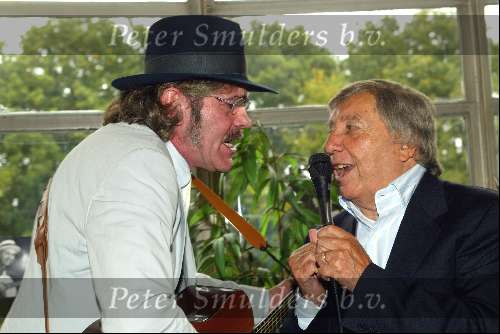 Hilversum 9 oktober 2003

Presentatie cd johnny hoes in wilschut

Bennie Jolink met hoed met Johnny Hoes

© Copyright: Fotopersbureau Peter Smulders BV