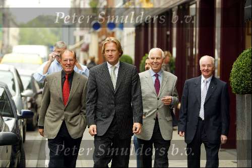 Amsterdam 2 oktober 2003

Bennie Meier Carel Voordewsind en Cees Noomen op PC

© Copyright: Fotopersbureau Peter Smulders BV