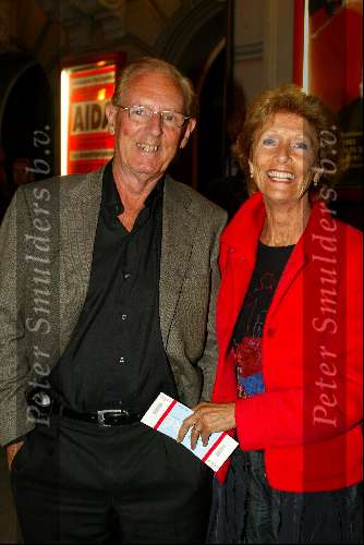 Amsterdam 24 september 2003

Premiere henk v d meyden in carre

Bennie Meier met vrouw

© Copyright: Fotopersbureau Peter Smulders BV