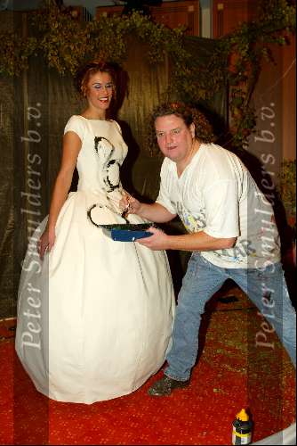 Noordwijk 17 oktober 2003

Opening palace hotel in noordwijk

Berry Martens 

© Copyright: Fotopersbureau Peter Smulders BV