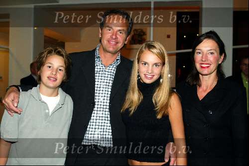 Tilburg 13 oktober 2003

Premiere kunt u mij de weg naar hamelen vertellen...

Bert Kuizenga met vrouw en kinderen

© Copyright: Fotopersbureau Peter Smulders BV
