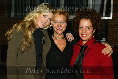 Amersfoort 12 oktober 2003

Premiere zeg ns Aa in de flint

Mariska v Kolck en Brigitte Nijman

© Copyright: Fotopersbureau Peter Smulders BV