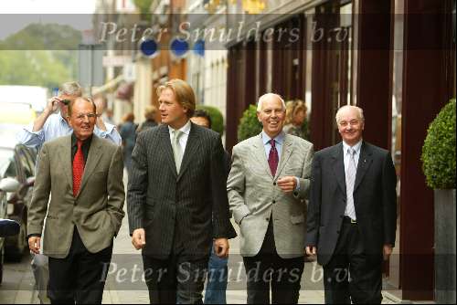 Amsterdam 2 oktober 2003

Bennie Meier Carel Voordewind en Cees Noomen op PC


© Copyright: Fotopersbureau Peter Smulders BV