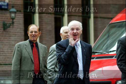 Amsterdam 2 oktober 2003

Bennie Meier Carel Voordewind en Cees Noomen op PC


© Copyright: Fotopersbureau Peter Smulders BV