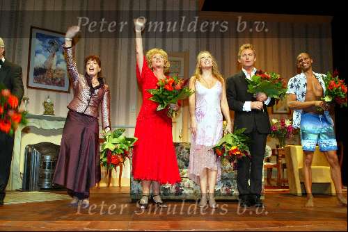 Amersfoort 12 oktober 2003

Premiere zeg ns Aa in de flint
Sjoukje Hooymaayer Carry Tefsen Hans Cornelisse en 
Kikki Classen

© Copyright: Fotopersbureau Peter Smulders BV