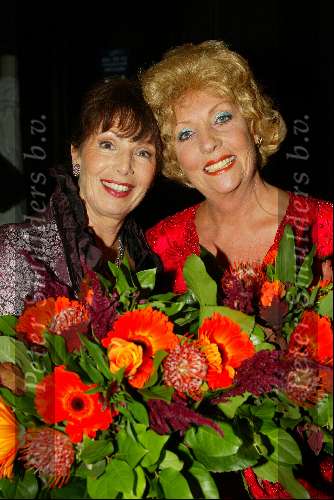 Amersfoort 12 oktober 2003

Premiere zeg ns Aa in de flint

Sjoukje Hooymaayer en Carry Tefsen

© Copyright: Fotopersbureau Peter Smulders BV