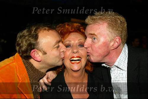 Amersfoort 12 oktober 2003

Premiere zeg ns Aa in de flint

Carry Tefsen met Andre v Duin en Jon v Eerd

© Copyright: Fotopersbureau Peter Smulders BV