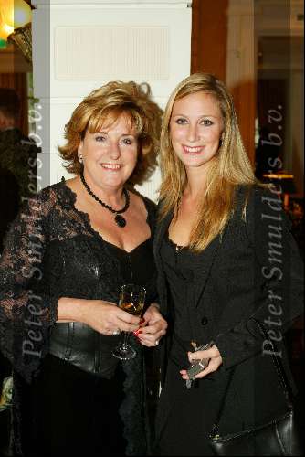 Amsterdam 6 oktober 2003

Beau Monde awards in het amstel hotel
Fabienne de Vries en Catherine Keyl

© Copyright: Fotopersbureau Peter Smulders BV