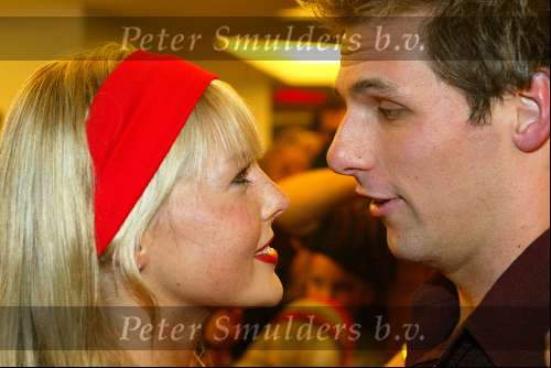 Tilburg 13 oktober 2003

Premiere kunt u mij de weg naar hamelen vertellen...

Chantal Janzen 

© Copyright: Fotopersbureau Peter Smulders BV