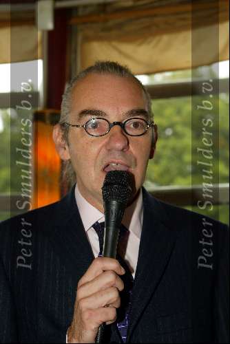 Hilversum 9 oktober 2003

Presentatie cd johnny hoes in wilschut

Johnny Hoes met zoon adriaan en bennie Jolink
charly prik
Peter Smulders bv