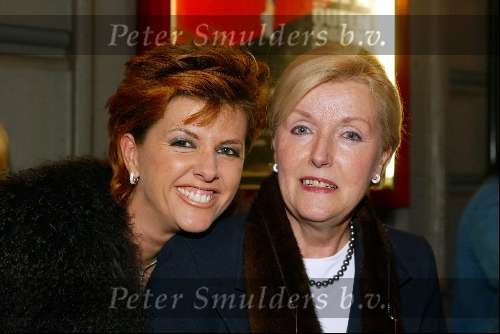Amsterdam 2 oktober 2003

premier jacques brel in carre

Chazia Mourali met moeder

© Copyright: Fotopersbureau Peter Smulders BV