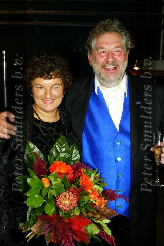 Amersfoort 12 oktober 2003

Premiere zeg ns Aa in de flint

Chiem v Houweninge met vrouw

© Copyright: Fotopersbureau Peter Smulders BV