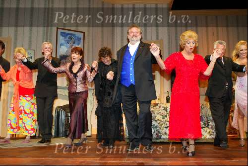 Amersfoort 12 oktober 2003

Premiere zeg ns Aa in de flint

Manfred de Graaf Sjoukje Hooymaayer Carry Tefsen 
Hans Cornelisse en Kiki Classen

© Copyright: Fotopersbureau Peter Smulders BV