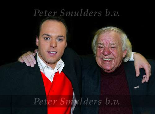 Rotterdam 28 Oktober 2003
te Concert Frans Bauer in AHOY hier samen op de foto met 
Aart v Toor

© Copyright: Fotopersbureau Peter Smulders BV