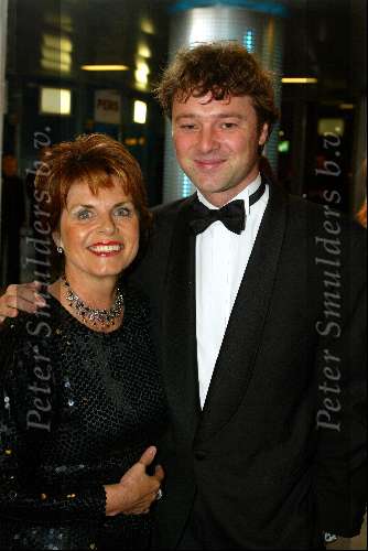 Amsterdam 25 oktober 2002

Televizierring 2002 in heineken music hal
Opsporing verzocht Frits Sissing met Nelleke v d Kroft


© Copyright: Fotopersbureau Peter Smulders BV