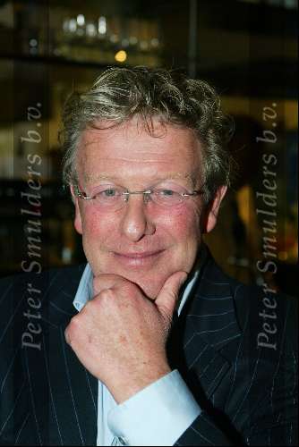 Naarden 28 oktober 2003

Uitreiking boek Paul fagel in het arsenaal

Jan des Bouvrie 

© Copyright: Fotopersbureau Peter Smulders BV