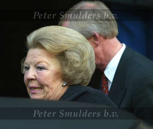 Amsterdam 29 oktober 2003

Koningin Beatrix bij het paleis op de dam.

© Copyright: Fotopersbureau Peter Smulders BV