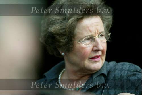 Amsterdam 29 oktober 2003

Prins Willem alexander e koningin beatrix bij het paleis op Hofdame van de Koningin Beatrix.

© Copyright: Fotopersbureau Peter Smulders BV