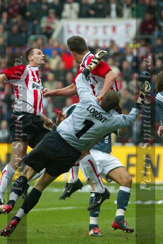 Eindhoven 26 Oktober 2003
PSV-AJAX, eindstand 2-2

Lobont Jan Vennegoor & Andre Ooijer

© Copyright: Fotopersbureau Peter Smulders BV