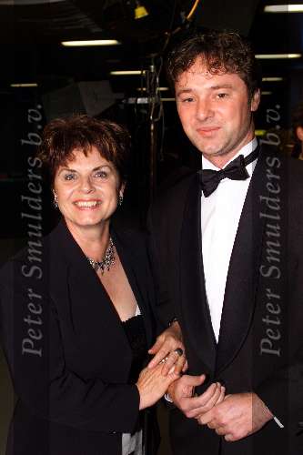 Amsterdam 12 Oktober 2001

Uitreiking Televizierring 2001 
Nelleke v d Kroft van opsporing verzocht Frits Sissing

© Copyright: Fotopersbureau Peter Smulders BV