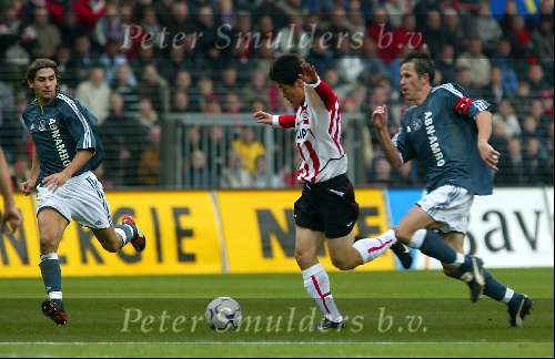 Eindhoven 26 Oktober 2003
PSV-AJAX, eindstand 2-2

Park Escude en Galasek 

Copyright: © Fotopersbureau Peter Smulders BV Eindhoven
