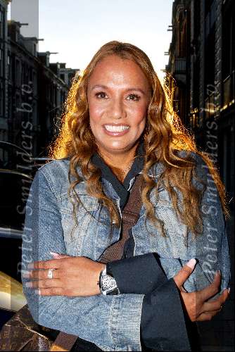 Amsterdam 27 oktober 2003
Presentatie 10 jaar jewels & Watches
Patty Brard met mooi horloge