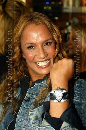 Amsterdam 27 oktober 2003
Presentatie 10 jaar jewels & Watches
Patty Brard met mooi horloge