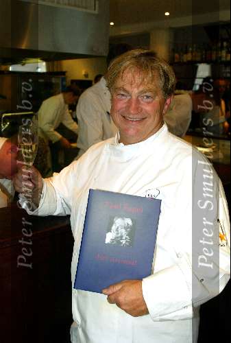 Naarden 28 oktober 2003

Uitreiking boek Paul fagel in het arsenaal



© Copyright: Fotopersbureau Peter Smulders BV