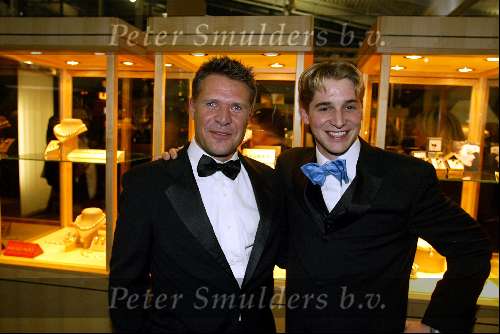 Amsterdam 21 november 2002

Beurs van Miljonair in passagiersterminal Amsterdam

Paul Pertijs

© Copyright: Fotopersbureau Peter Smulders BV