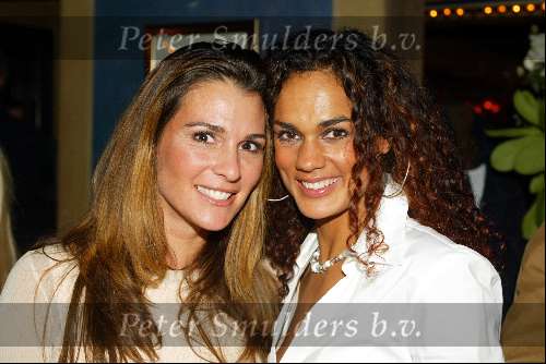 Amsterdam 27 oktober 2003

Feestje  van Danie Bles in pasta di basta
Quinty Trustful en Chimene v Oosterhout

© Copyright: Fotopersbureau Peter Smulders BV