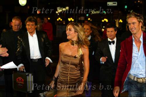 Scheveningen 4 oktober 2003

Opnames casino kings in het holland casino in scheveningen.
Wendy v Dijk, Rene Froger, Martijn Krabbe, Patty Brard en Chris Zegers 

© Copyright: Fotopersbureau Peter Smulders BV