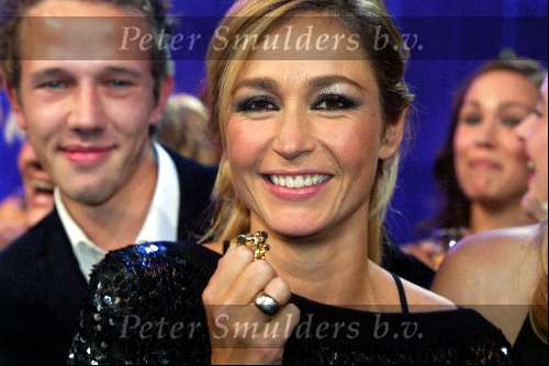 Amsterrdam 23 oktober 2003

Televizierring 2003 in de heineken music hall
 
Wendy v Dijk met Televizierring 

© Copyright: Fotopersbureau Peter Smulders BV