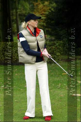 Eindhoven 9 oktober 2003
Eerste golfles van Elly v d Elzen