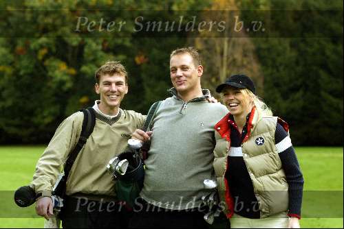 Eindhoven 9 oktober 2003
eerste golfles van Elly v d Elzen & Fransjan v d Elzen
golfpro Robert Bollen