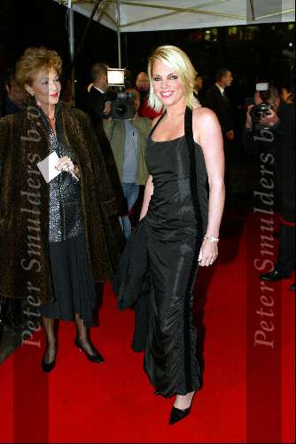 Amsterdam 23 oktober 2003
Televizierring 2003 in de heineken music hall
Esther  Duller met moeder