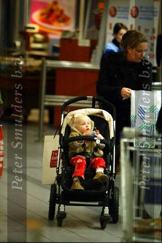 Amsterdam 23 oktob er 2003
Prinses Annette met dochter  Prinses Isabelle