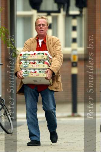 Amsterdam 19 oktober 2003
Jack Spijkerman met boodschappen en heel veel bier