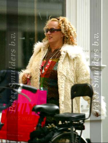 Amsterdam 23 oktober 2003
Karin Bloemen op PC hooftstraat