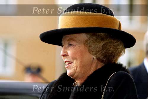 Den Haag 24 oktober 2003
Koningin Beatrix opent bejaarden tehuis