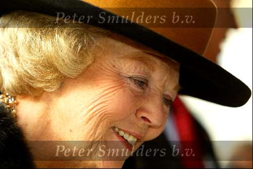 Den Haag 24 oktober 2003
Koningin Beatrix opent bejaarden tehuis